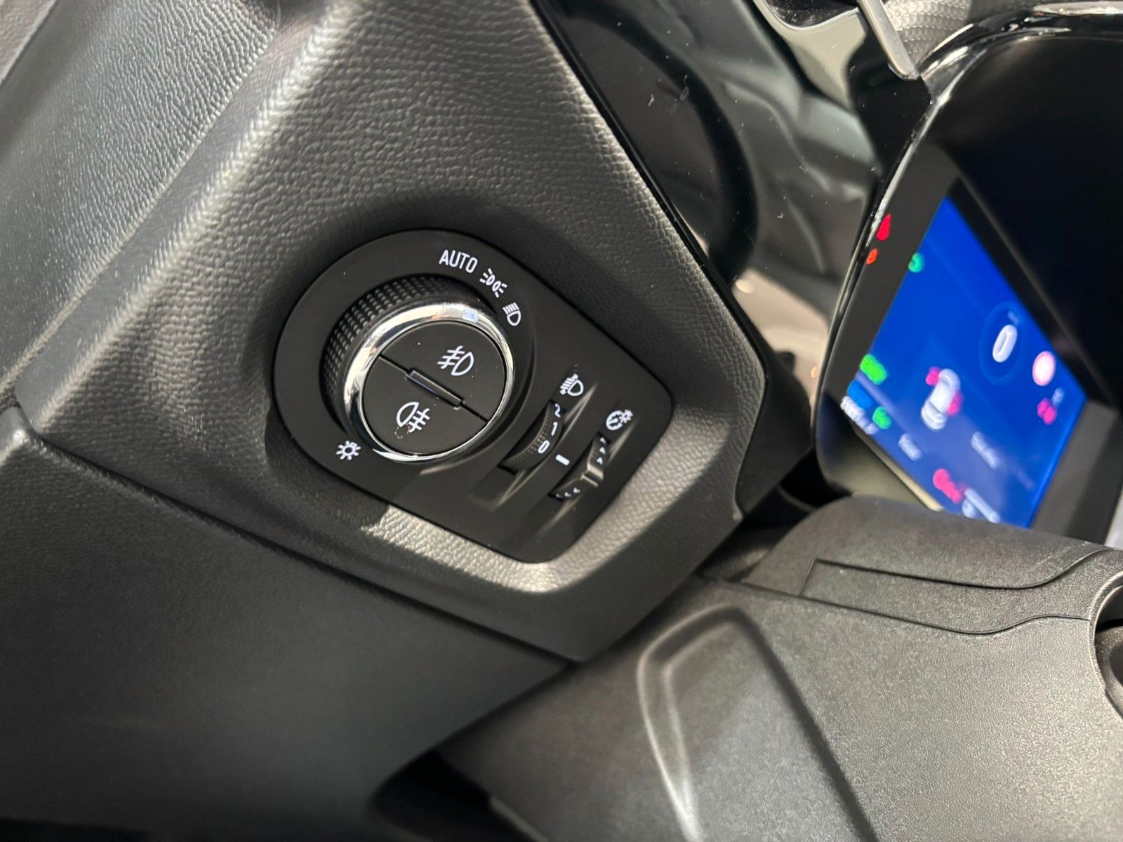Fahrzeugabbildung Opel Corsa-e F ELEGANCE 3-PHASIG NAVI/LED/KAMERA/DAB+