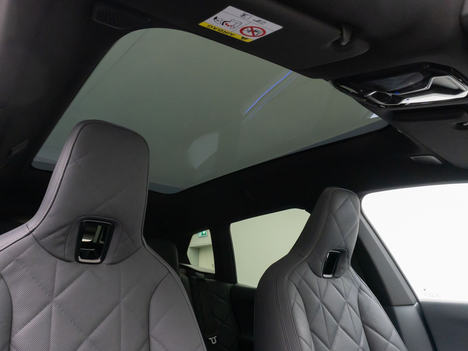 Fahrzeugabbildung BMW iX M60 Panorama 360°Laser B&W SoftCl Massage 22"