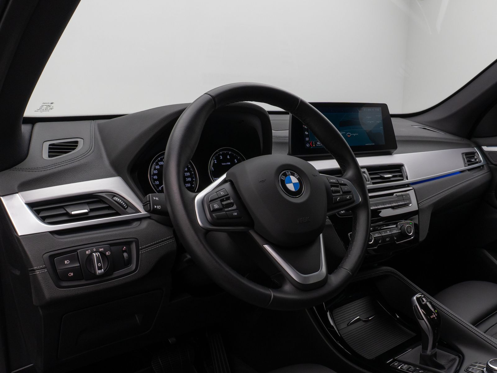 Fahrzeugabbildung BMW X1 sD20i SportLine Kamera HUD DAB HiFi Alarm LED