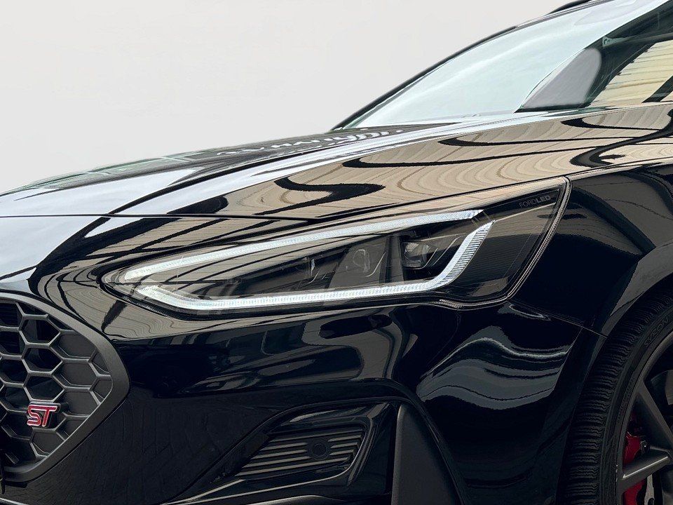 Fahrzeugabbildung Ford Focus Turnier ST 2.3i 280PS EcoBoost X