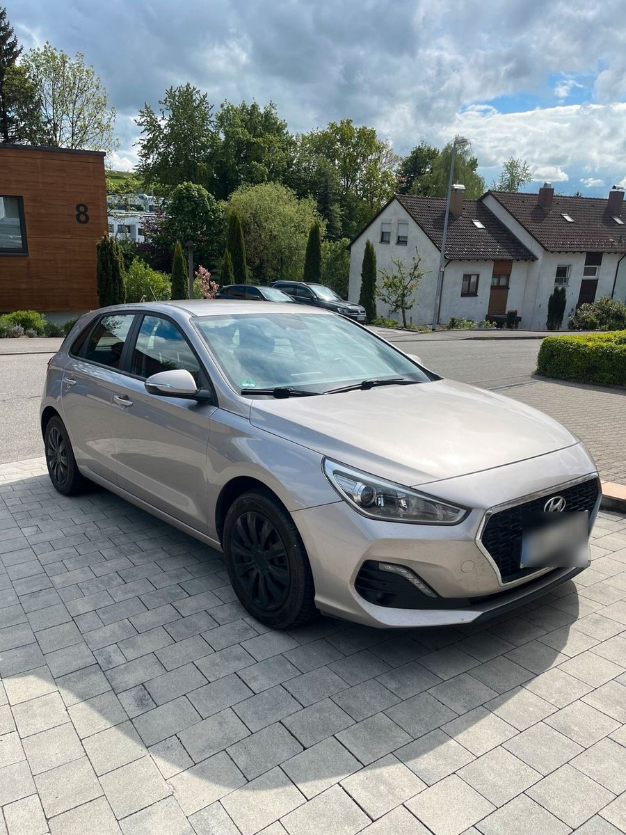 HYUNDAI i30