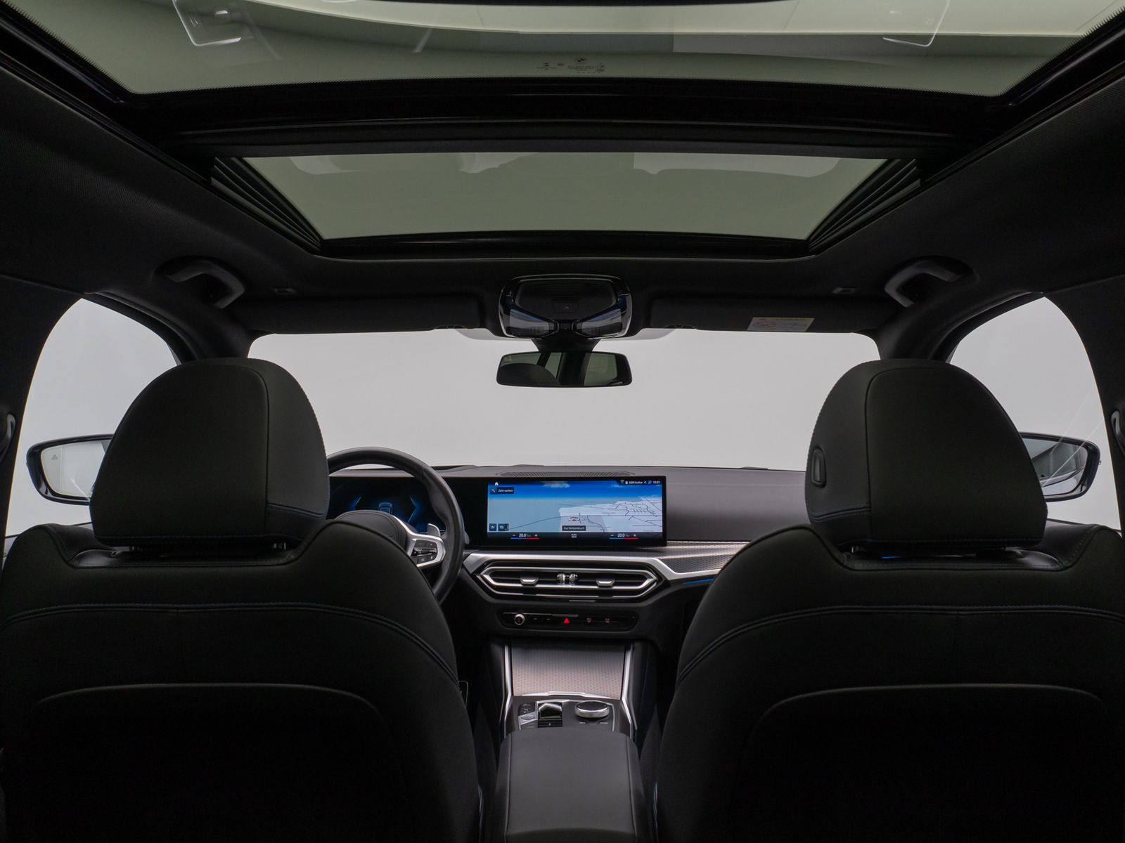 Fahrzeugabbildung BMW 330e M Sport Panorama Kamera HUD DAB HiFi AHK