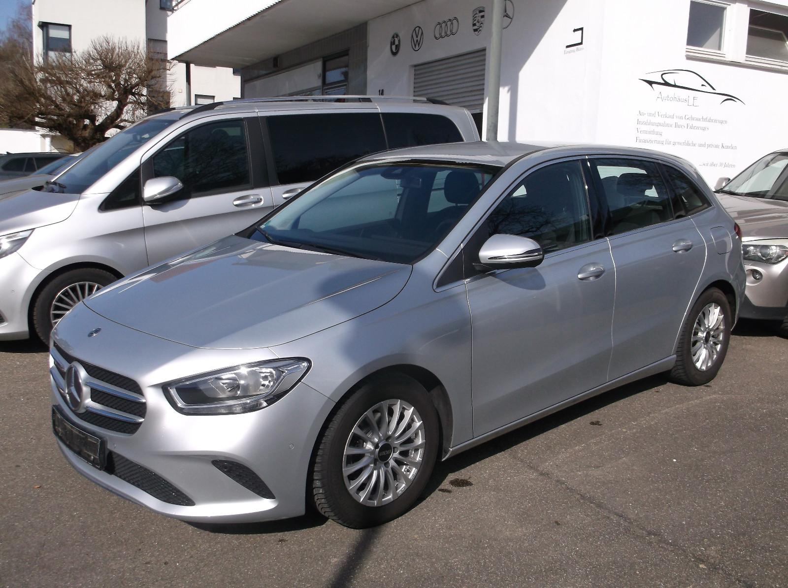 Mercedes-Benz B 180/NAVI/KAMERA/AHK/8 FACH BEREIFT