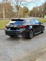 Toyota Corolla 1,8 Hybrid Black & White Touring Spo... - Toyota Corolla in Bonn