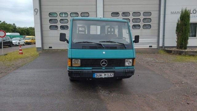 Mercedes-Benz MB 100
