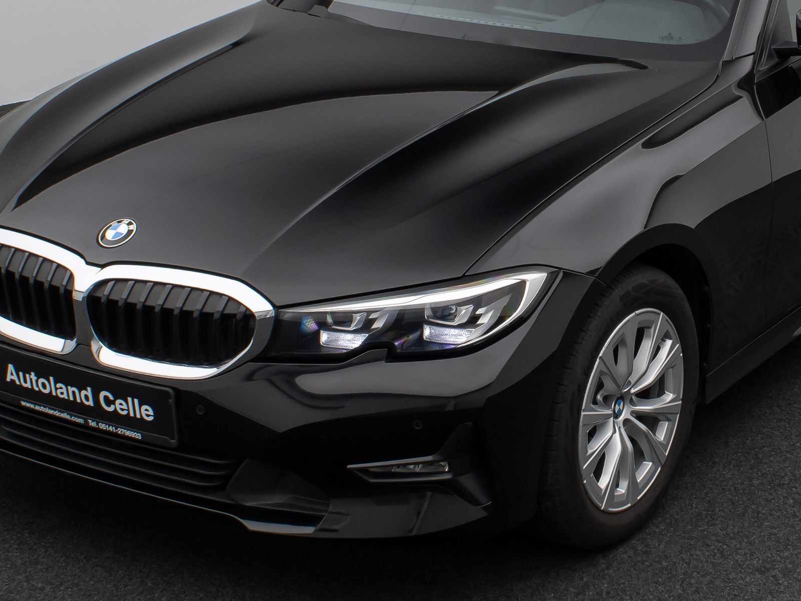 Fahrzeugabbildung BMW 320d Panorama HiFi PDC LED Geschwindigkeitsreg