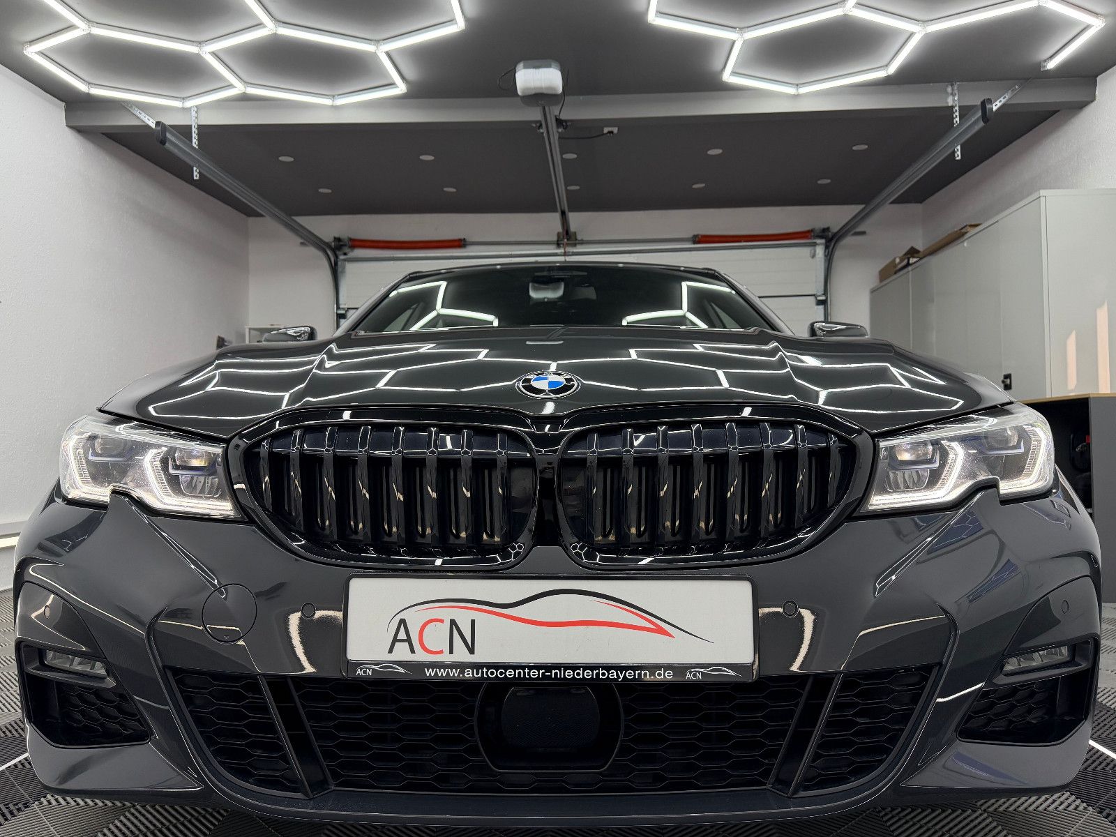 Fahrzeugabbildung BMW 330 i xDrive M SPORT/LASER/H&K/PANO/MEMORY/DE FZ