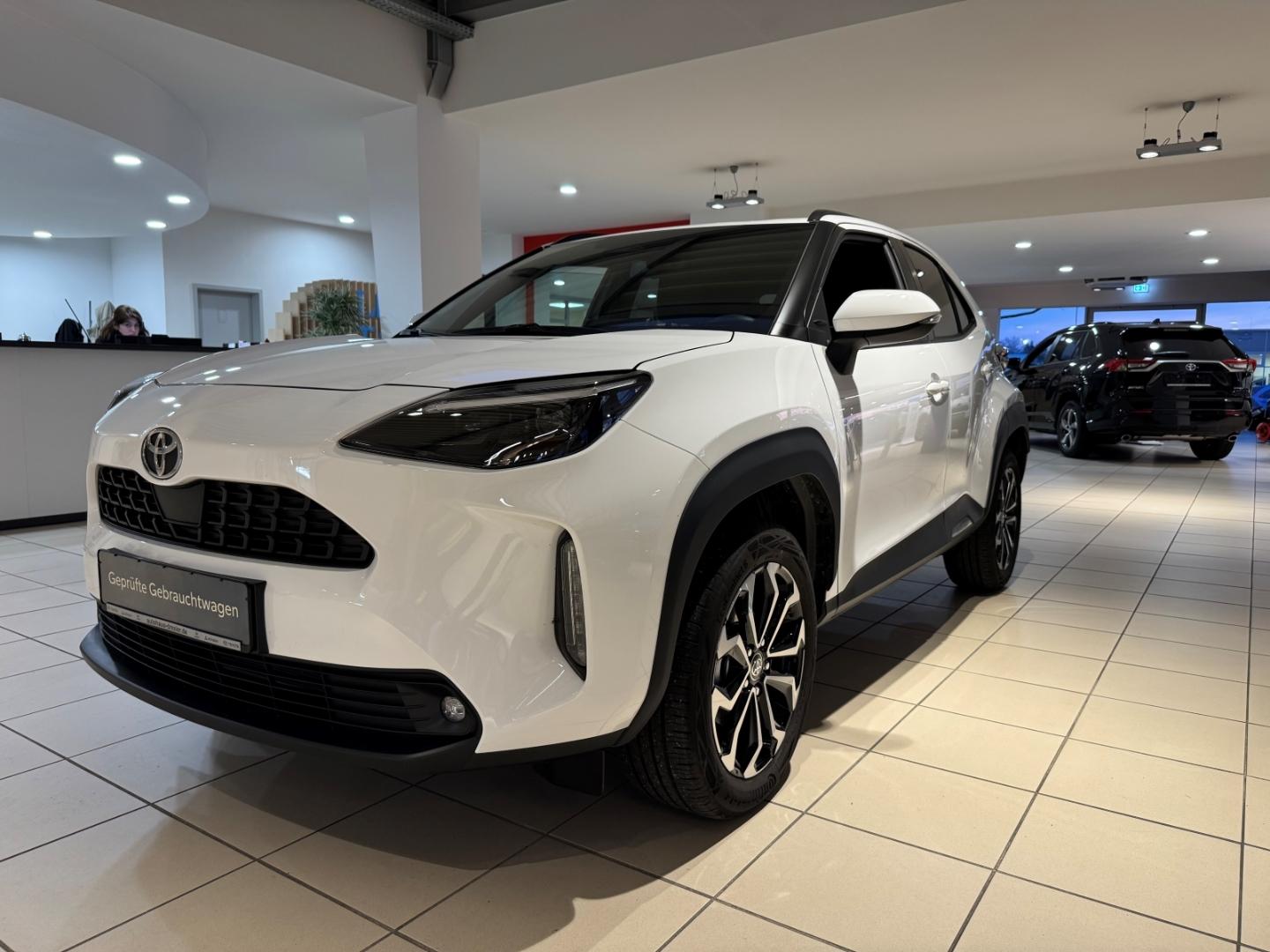 Toyota Yaris Cross Hybrid FWD Teamplayer / Winterräder 