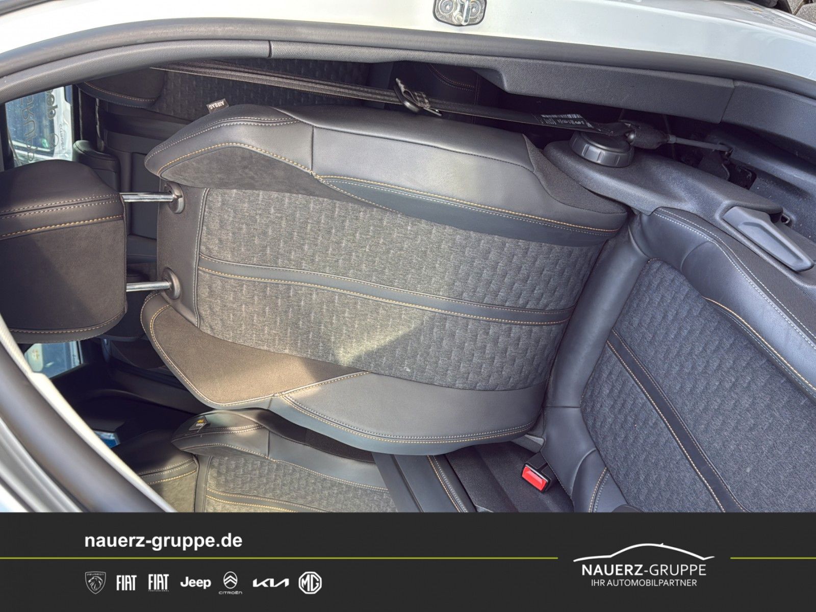 Fahrzeugabbildung Peugeot 3008 Roadtrip HDi130