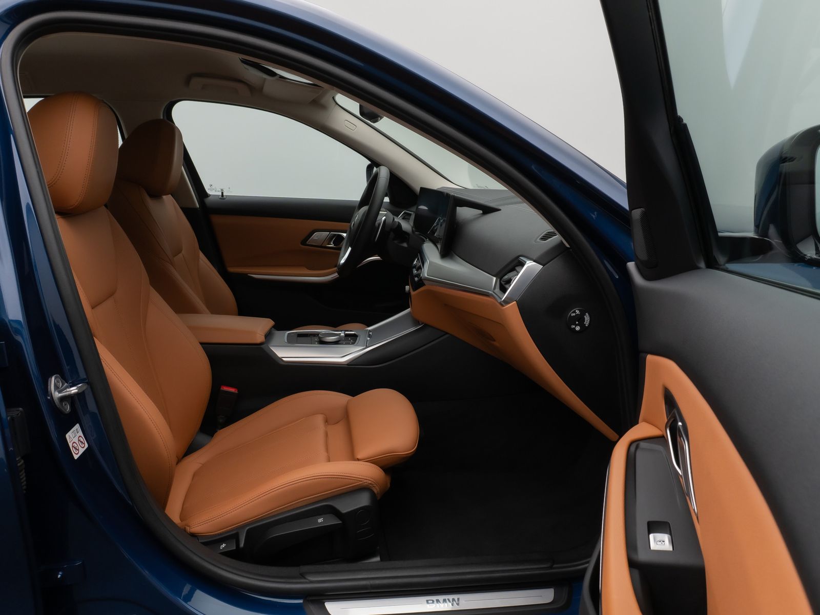 Fahrzeugabbildung BMW 320d Individual DAB HiFi Leder AHK Alarm Sport