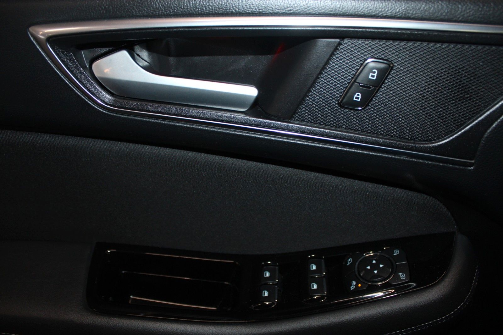 Fahrzeugabbildung Ford S-Max 140kW Titanium Automatik LED ACC CAM uvm.