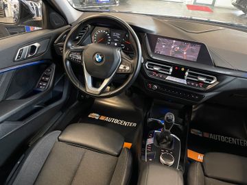 BMW 118 d Sport Line *LED*PDC*CARPLAY*TOUCH*SHZ*TEMP