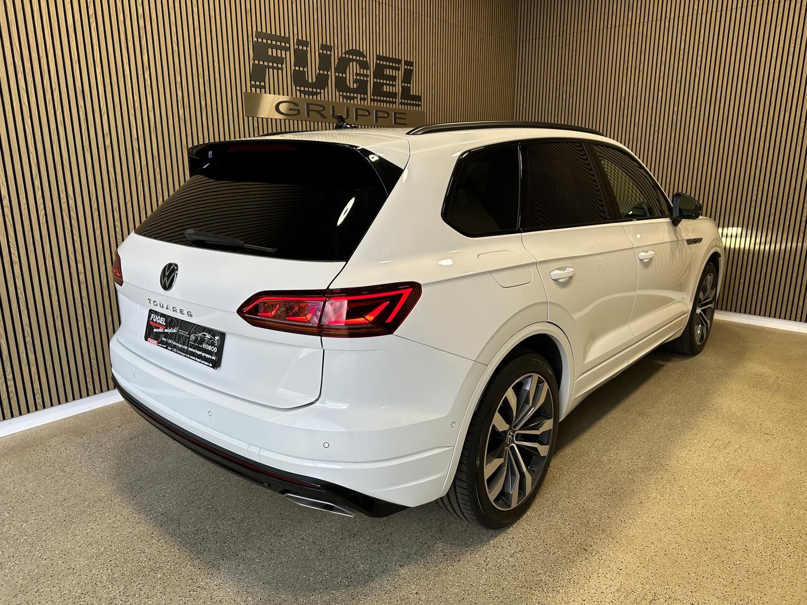 Volkswagen Touareg 3.0 TDI 4M R-LINE AHK Pano 21Z. Luft Dyn foto 4