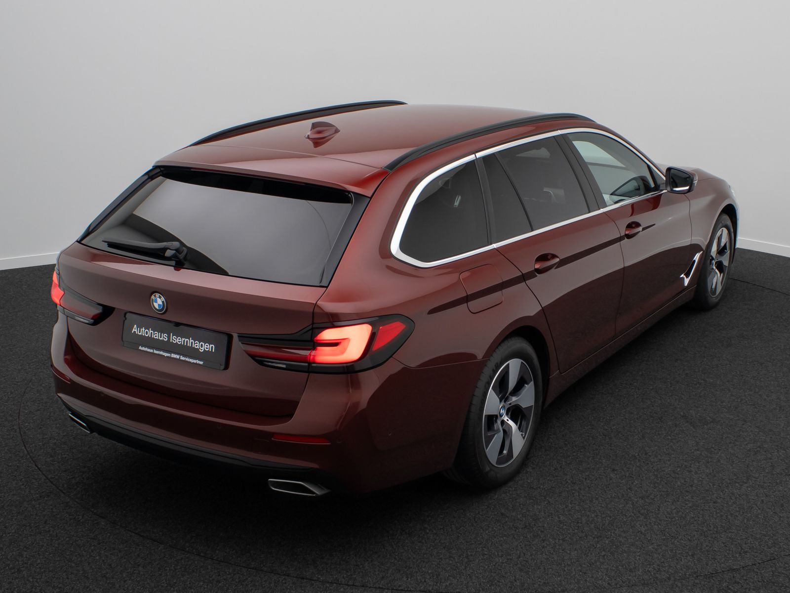 Fahrzeugabbildung BMW 520d xD HUD DAB Kamera HiFi Laser Sport AHK Komf