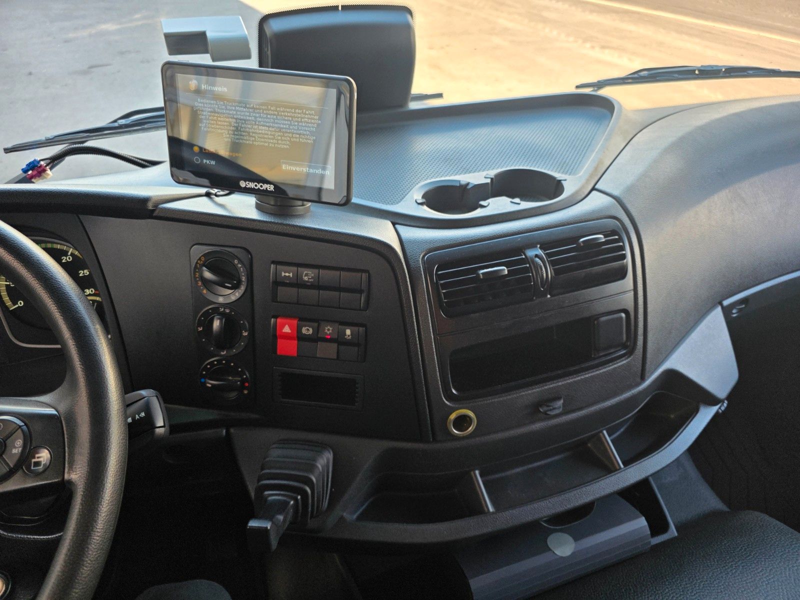Fahrzeugabbildung Mercedes-Benz Atego 1524 L 4x2 LBW Palfinger 2.000kg Tür Klima