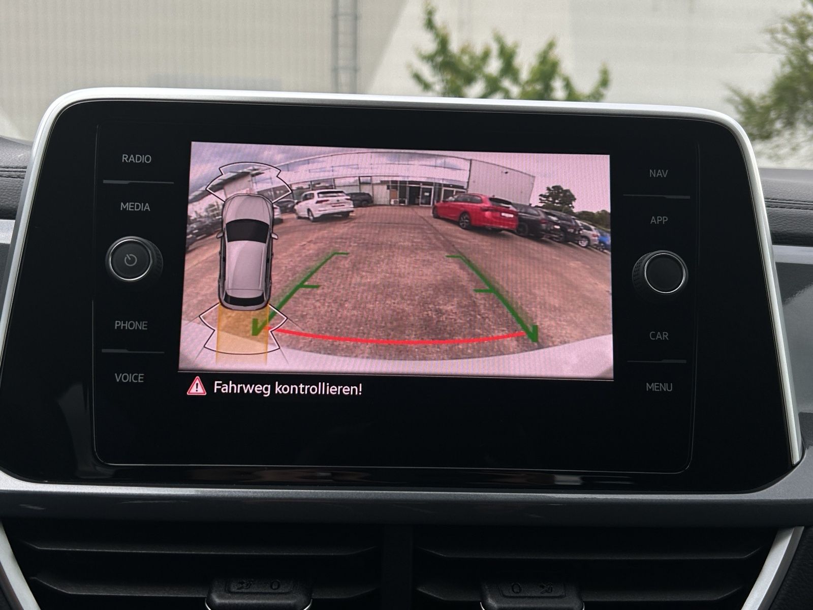 Fahrzeugabbildung Volkswagen T-Roc TSI Style DSG LEDplus CarPlay AID ACC RFK