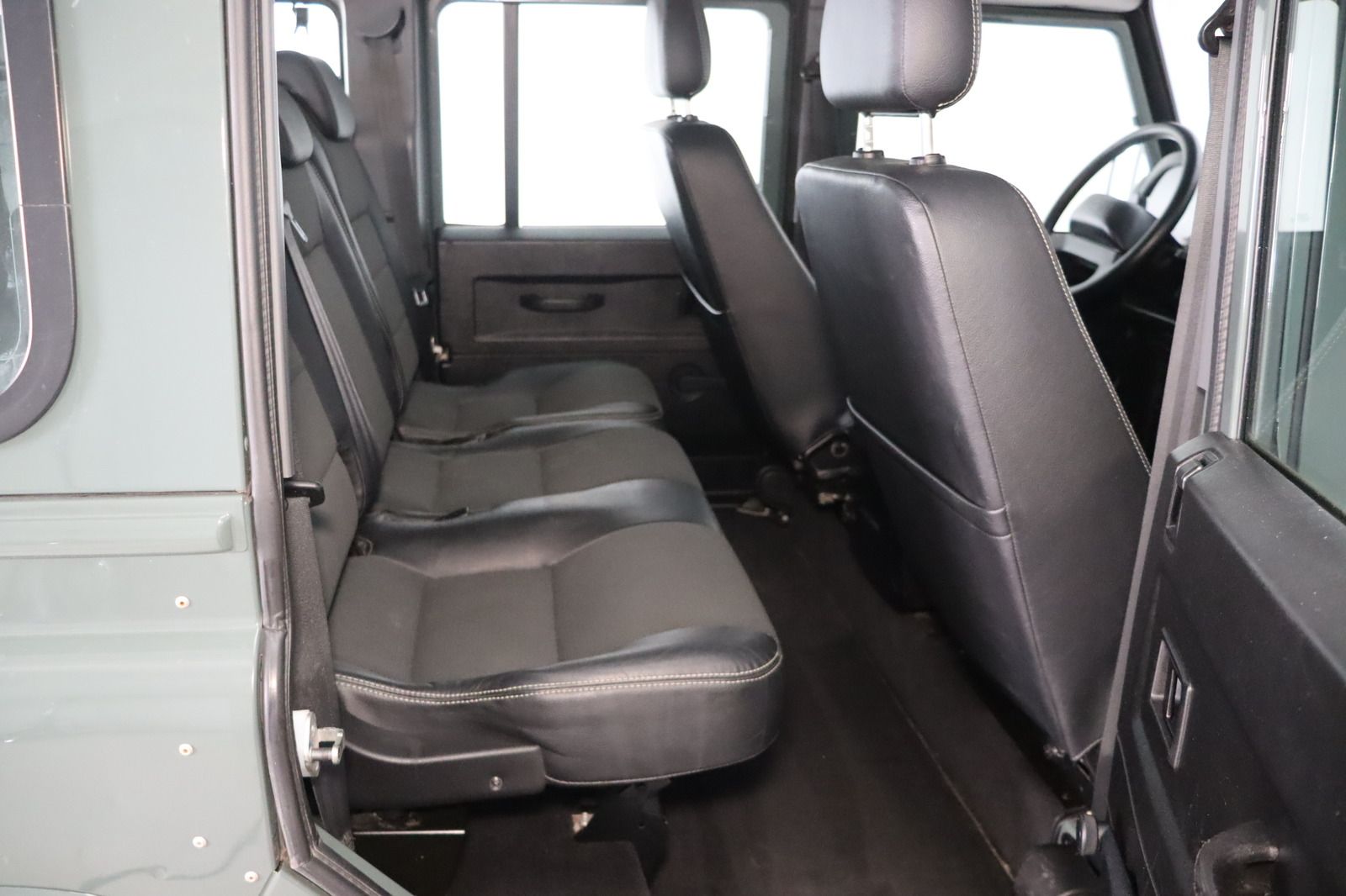 Fahrzeugabbildung Land Rover Defender 110 Station Wagon SE * AHK * Sitzhzg.