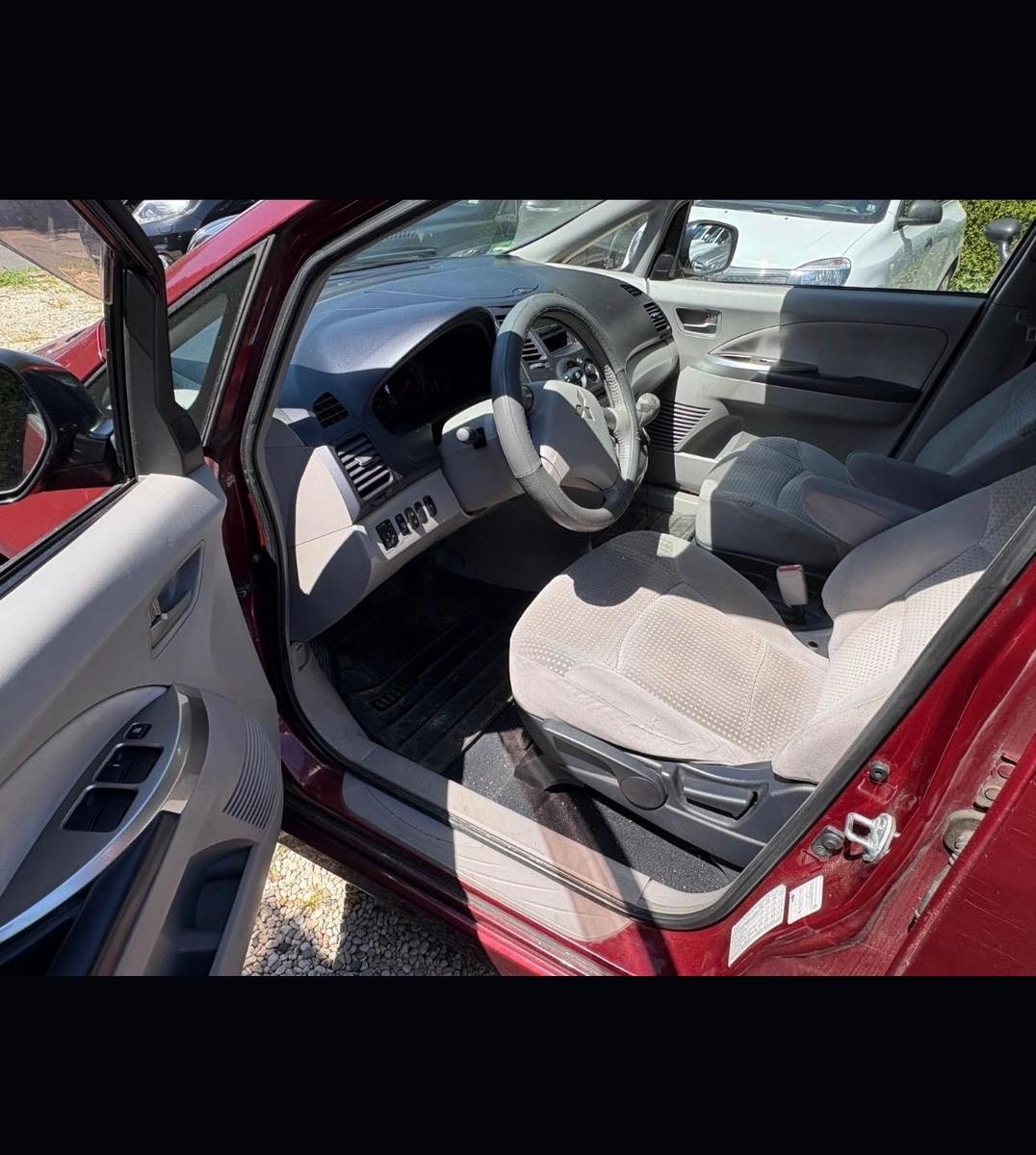 Mitsubishi Grandis 2004 — photo 8