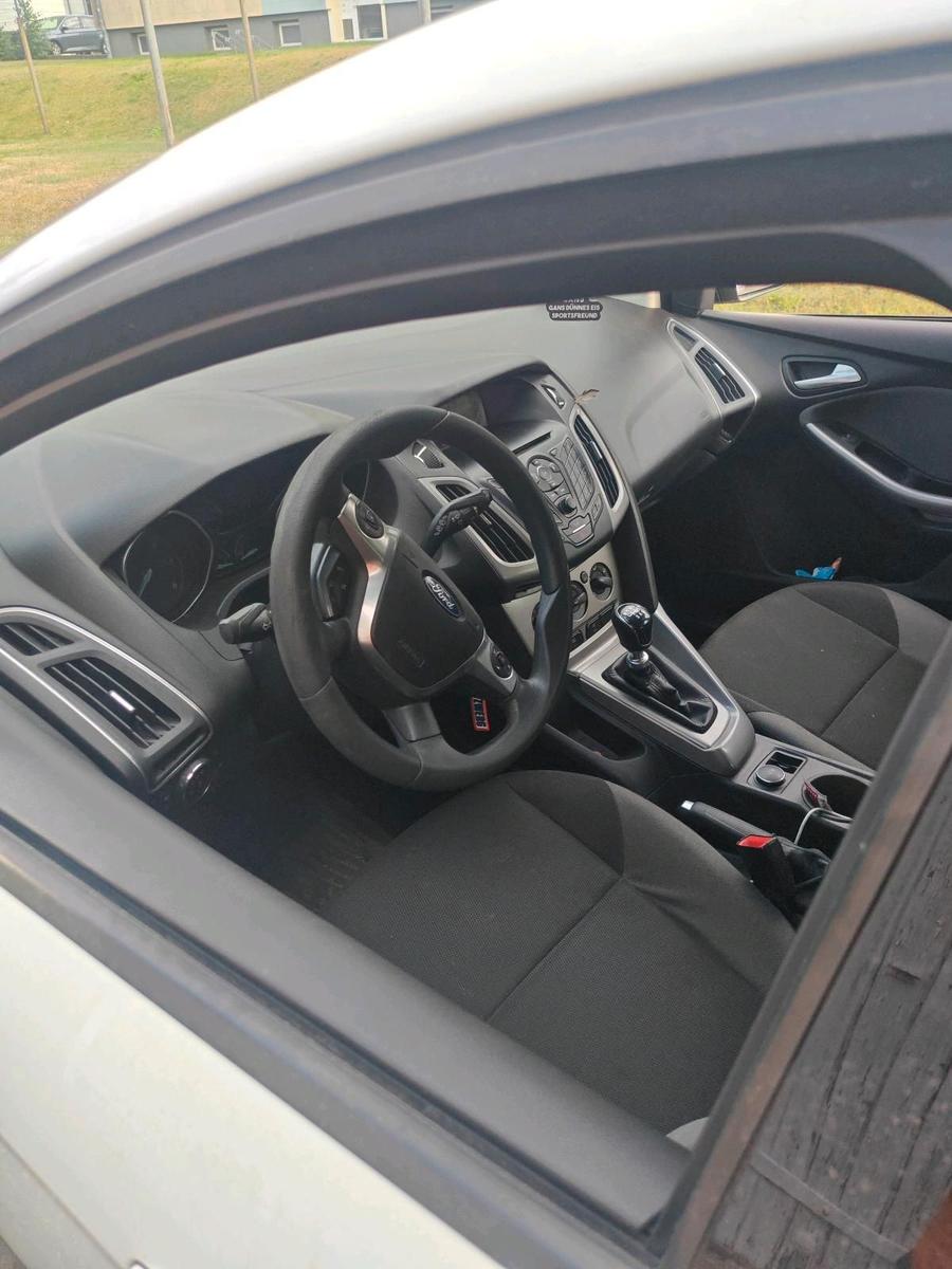 Ford Focus 2014 — engine 95 HP (70kW)