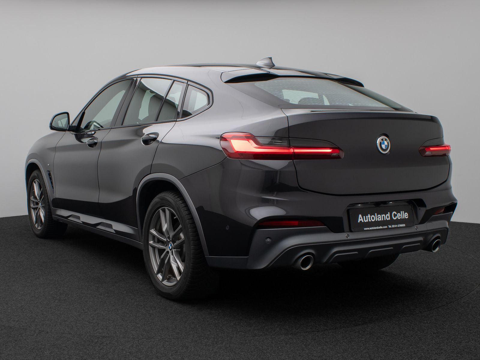 Fahrzeugabbildung BMW X4 xD20d M Sport X Panoram 360°HUD Komfort Alarm
