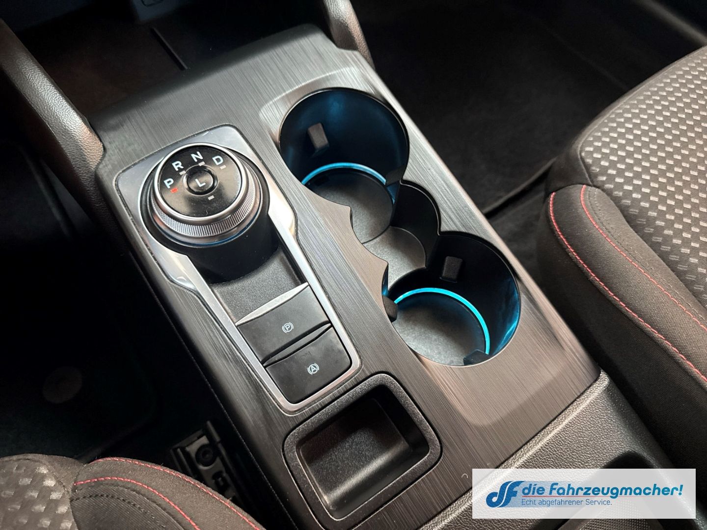 Fahrzeugabbildung Ford Focus ST-Line Navi LED ACC Apple CarPlay Android
