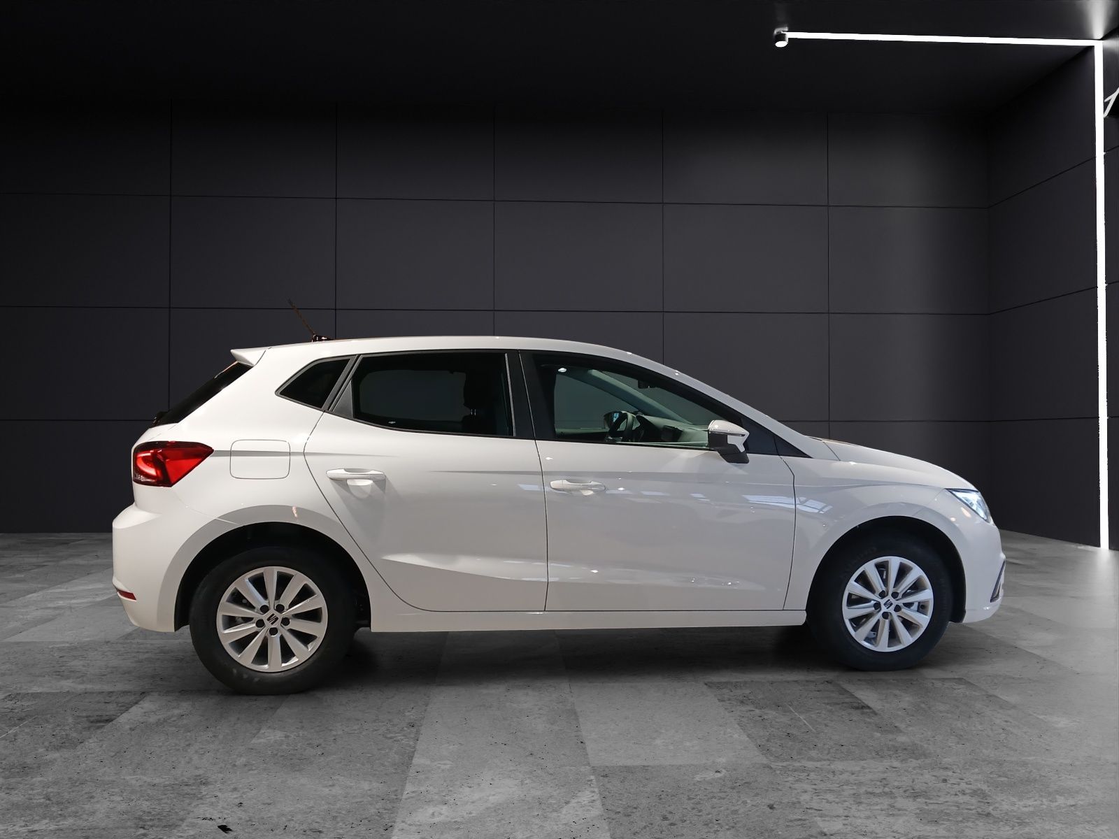 Fahrzeugabbildung SEAT Ibiza TSI Road-Edition DSG LED Navi AID ACC RFK