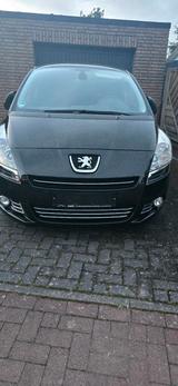 Peugeot 5008 Diesel - Peugeot 5008 aus 2012