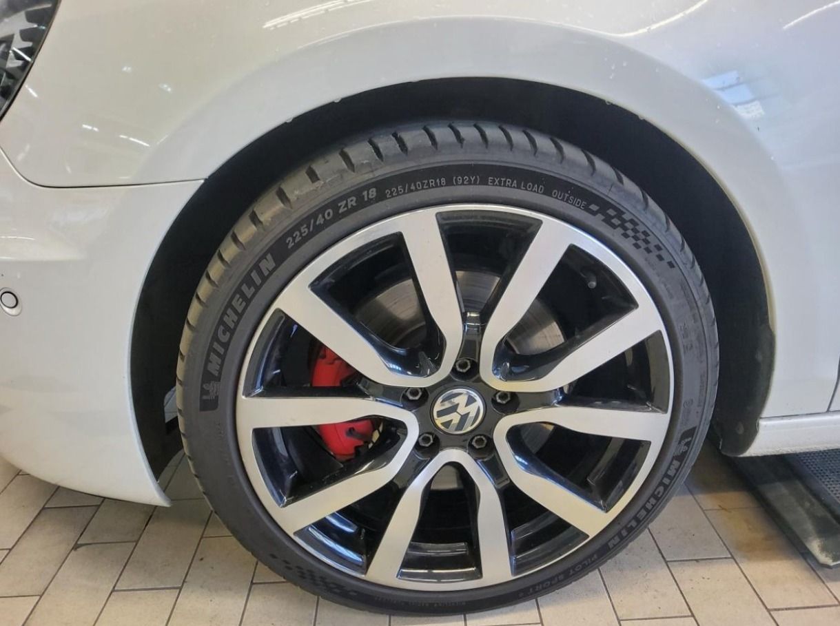 Fahrzeugabbildung Volkswagen Golf VI GTI Cabriolet 20TSI DSG XENON LEDER NAVI