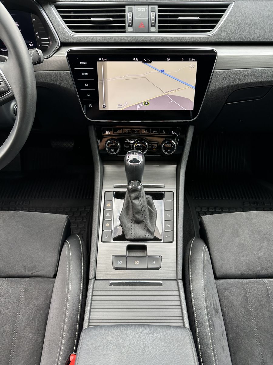 Fahrzeugabbildung SKODA Superb Combi 1.4 TSI iV DSG Style NAV+LED+VCOCK