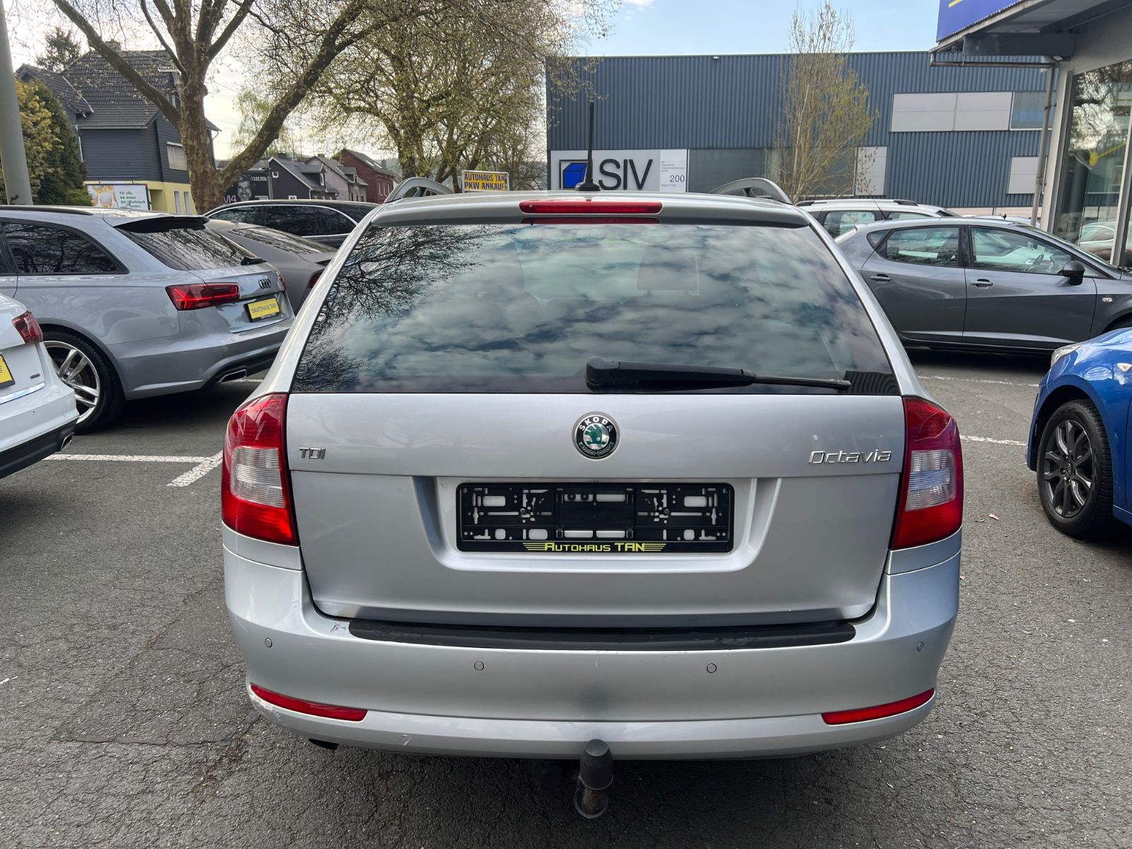 Fahrzeugabbildung SKODA Octavia 1.6 TDI Combi Family * NAVI *AHK*