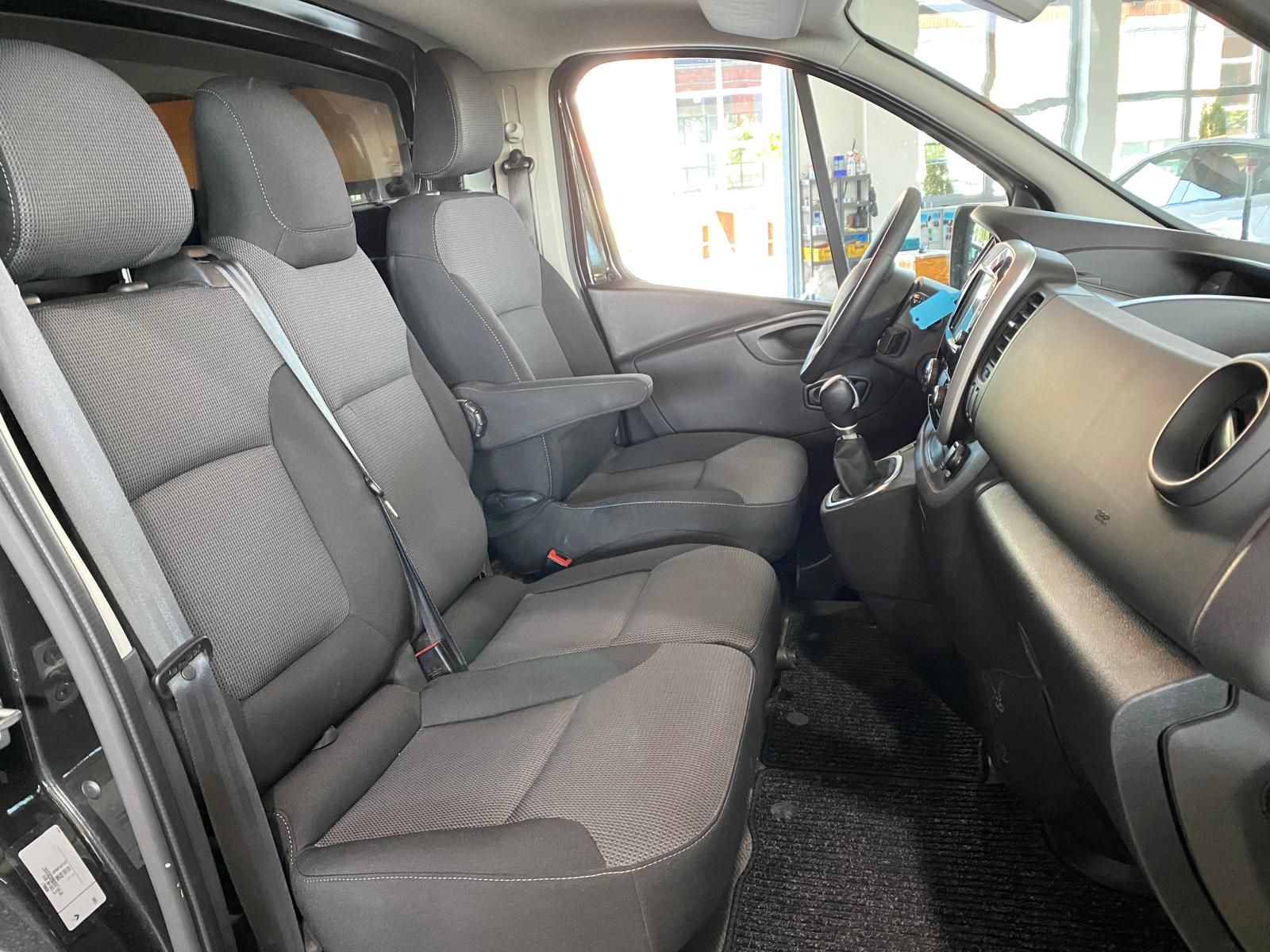 Fahrzeugabbildung Renault Trafic L1L1 2.0 dCi 145 Komfort EDC/Navi/RFK/