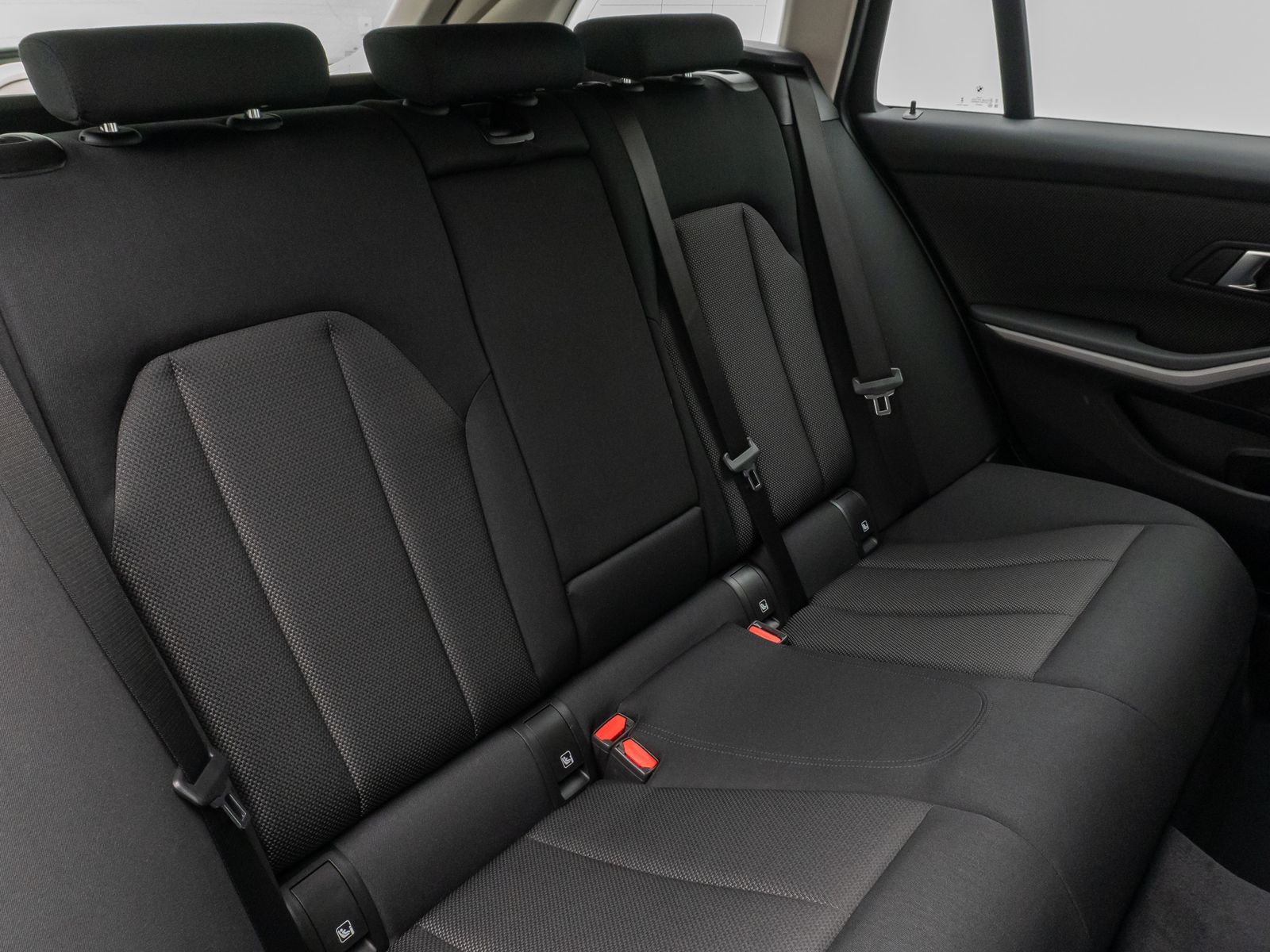 Fahrzeugabbildung BMW 318d Kamera DAB HUD Stop&Go DrivAssist Adapt.LED