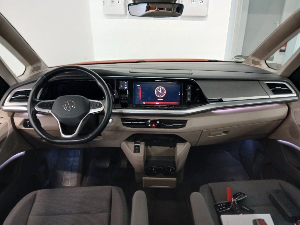 Fahrzeugabbildung Volkswagen T7 Multivan Edition lang Pano ACC vis-a-vis AHK