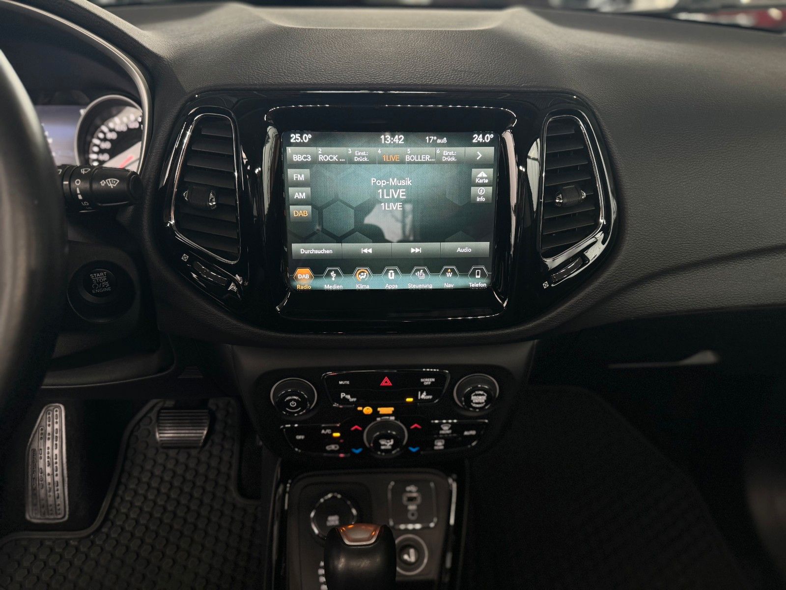 Fahrzeugabbildung Jeep Compass 1.4T Limited 4WD "Premium- + Sicht-Paket