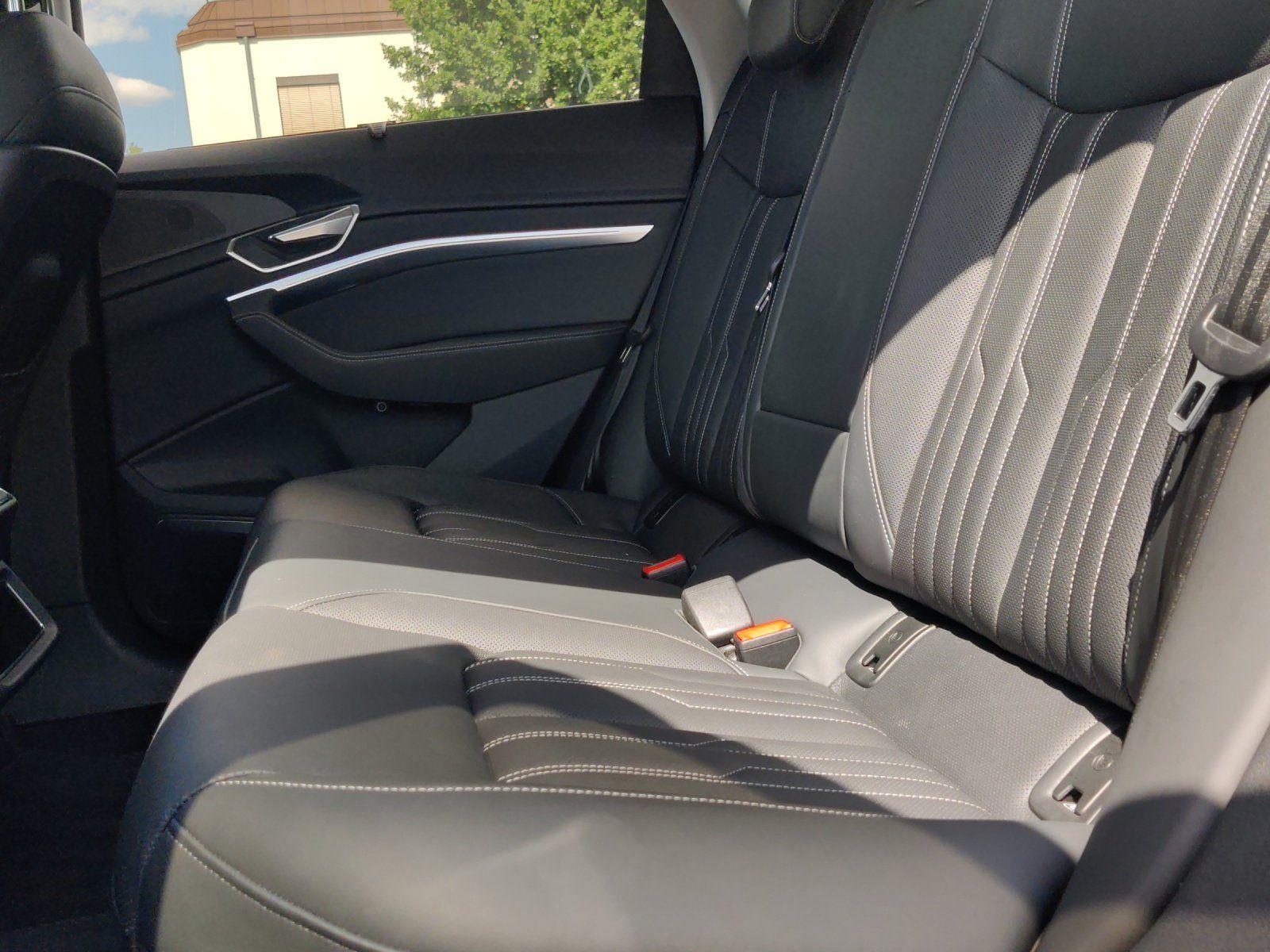 Fahrzeugabbildung Audi Q8 e-tron 55 quattro advanced 360,AHK,HUD,LED