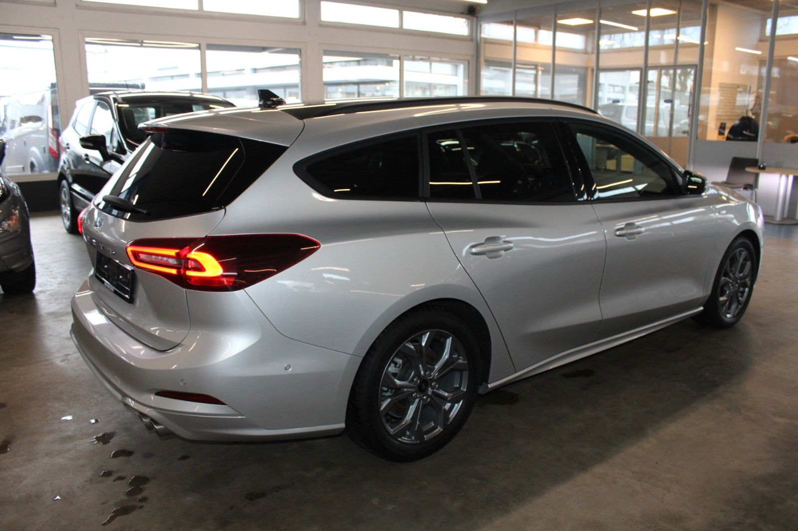 Fahrzeugabbildung Ford Focus ST-Line X Aut. LED ACC Leder Pano HUD Wint