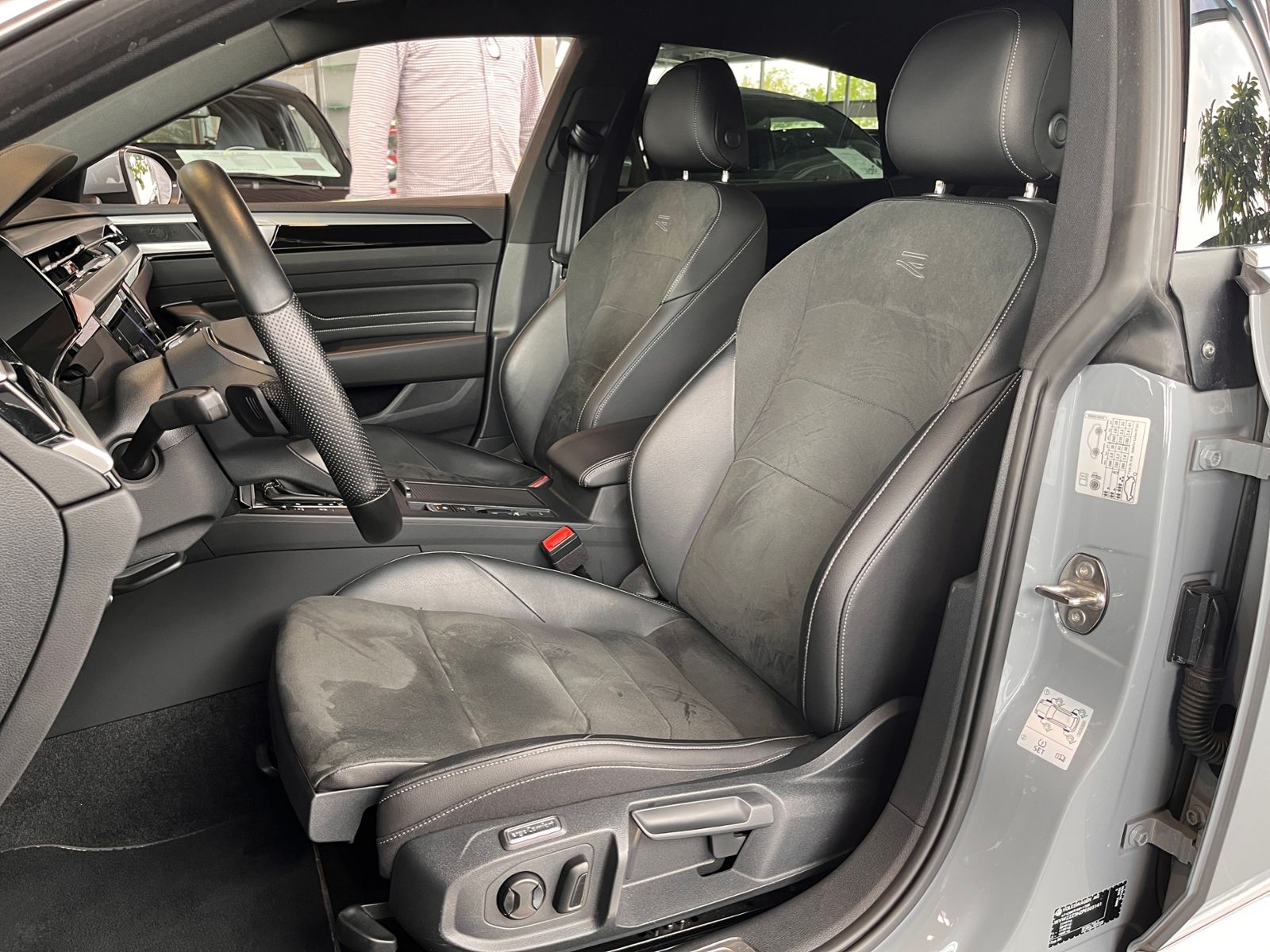 Fahrzeugabbildung Volkswagen Arteon R-Line 360° SHZ LED NAVI