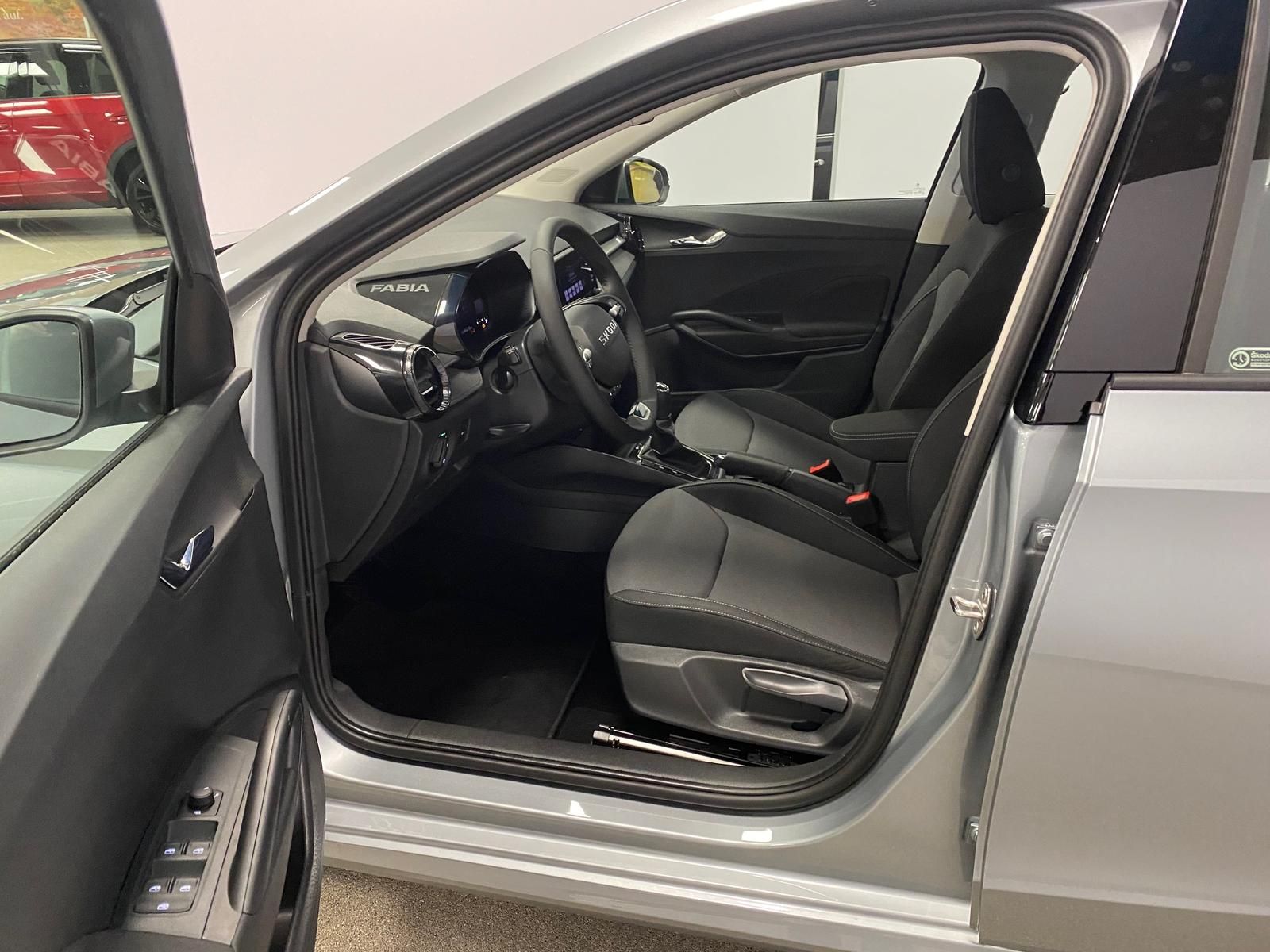 Fahrzeugabbildung SKODA Fabia 1.0 TSI+Garantie 2031+RüKAMERA+ALU+PDC+