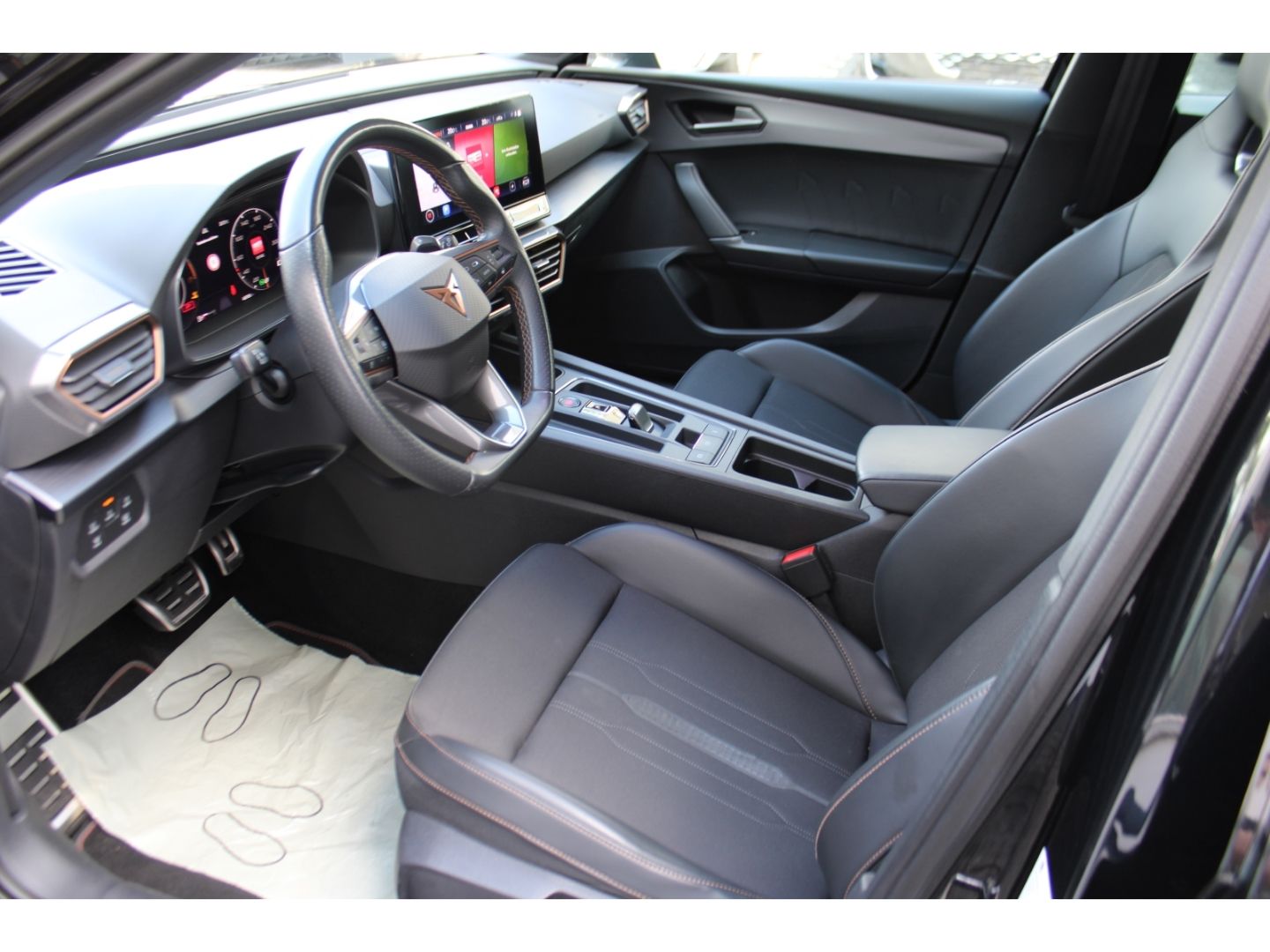 Fahrzeugabbildung CUPRA Leon 2.0 TSI VZ DSG ACC LED Navi PDC RFK SHZg DA