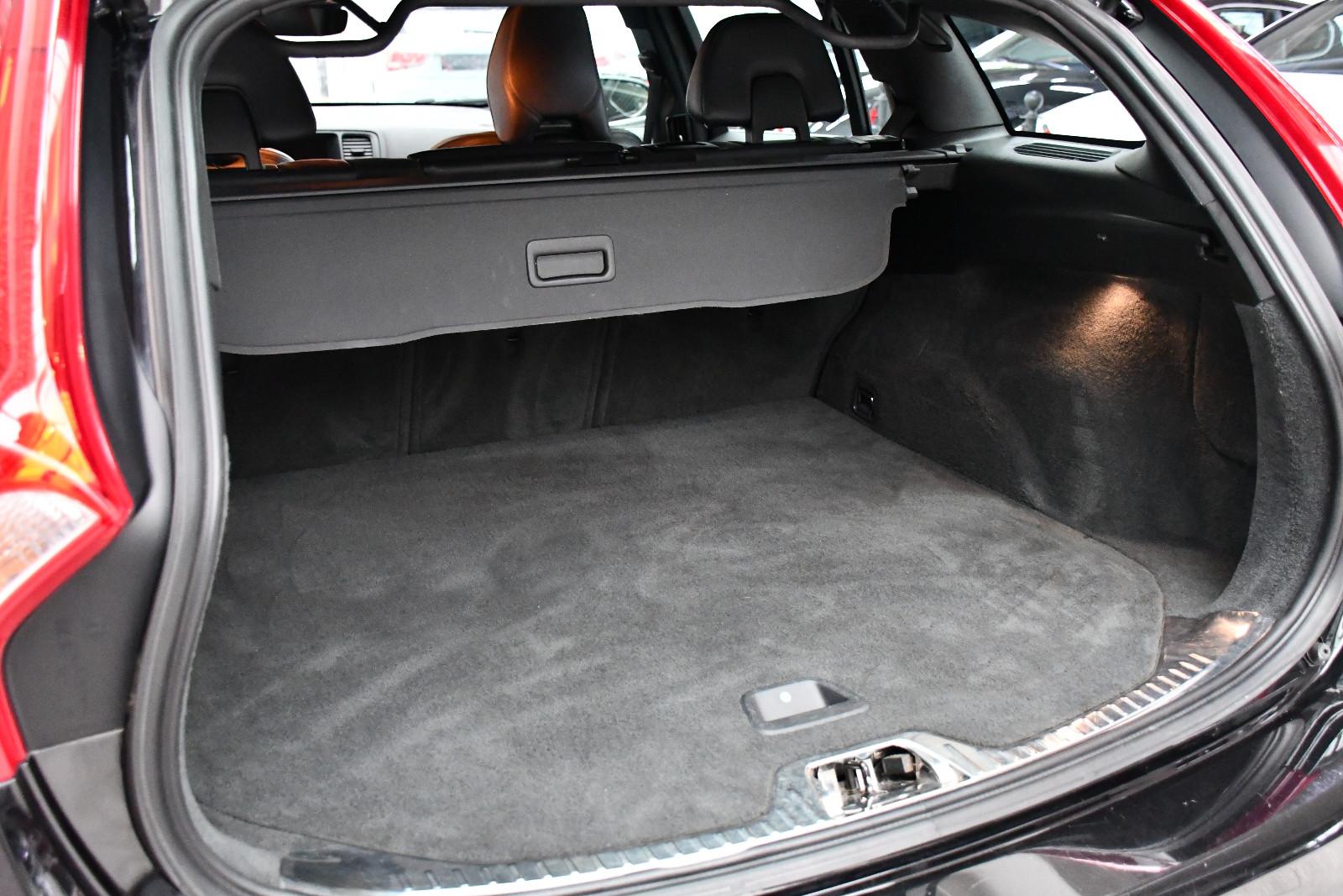 Volvo V60 D4 R-Design Aut. Kamera Leder Navi Ahk 82tkm