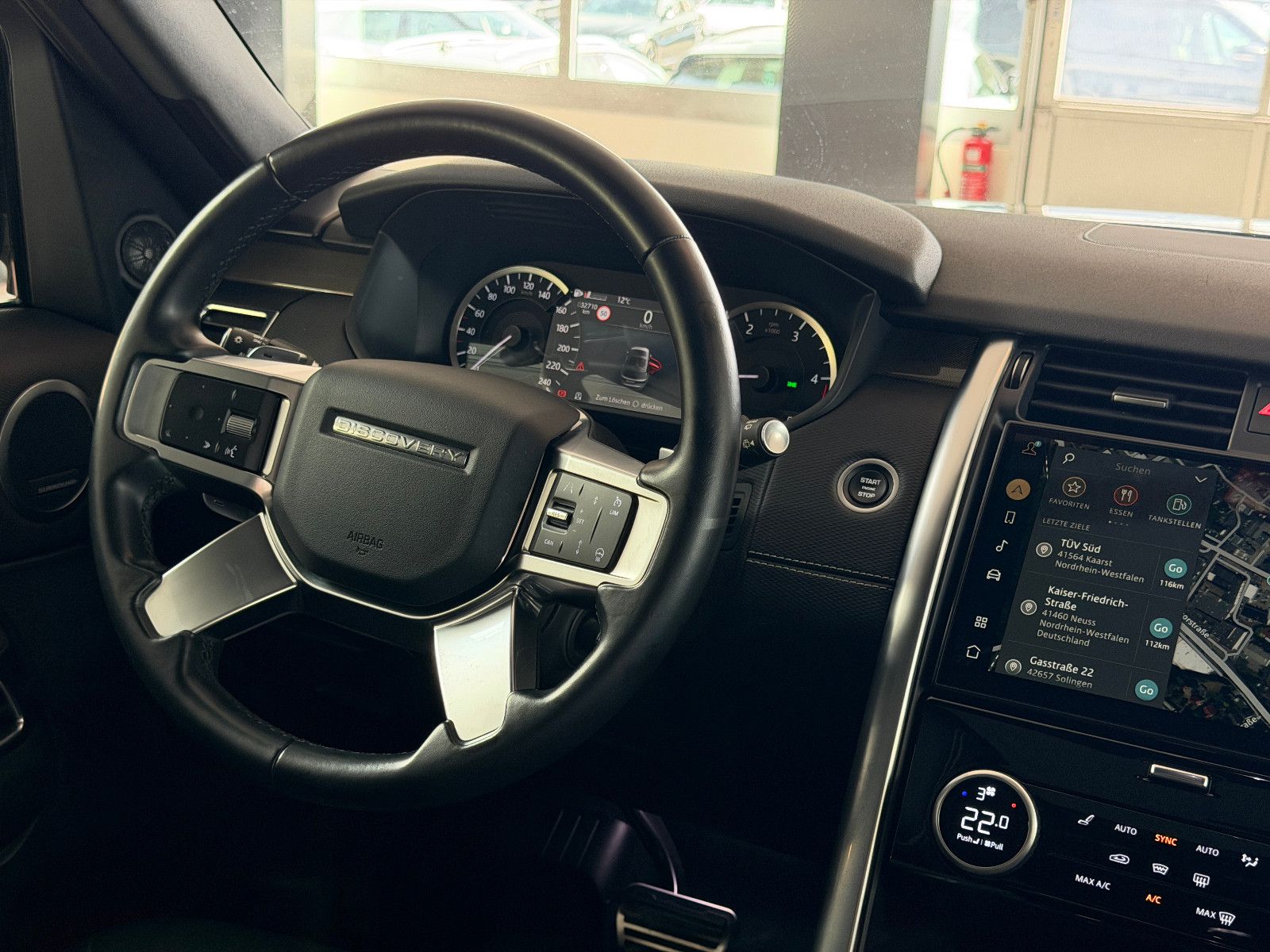 Fahrzeugabbildung Land Rover Discovery 5 R-Dynamic SE AWD/7-SITZER/360''KAM