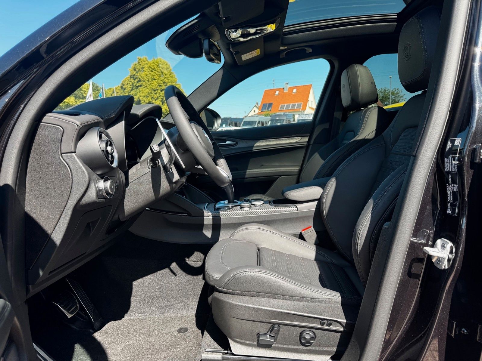 Fahrzeugabbildung Alfa Romeo QUADRIFOGLIO 2.9 V6 Bi-Turbo Q4 Glasdach Memory