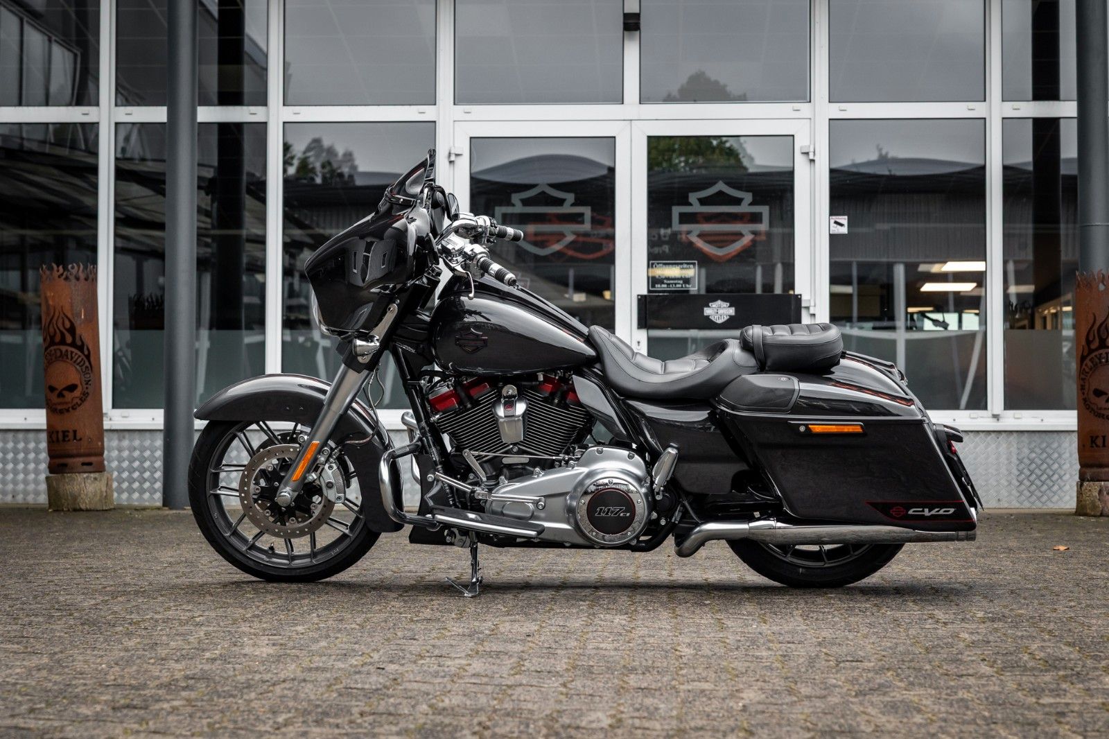 Fahrzeugabbildung Harley-Davidson FLHXSE CVO Street Glide 117 Cui - JEKILL & HYDE