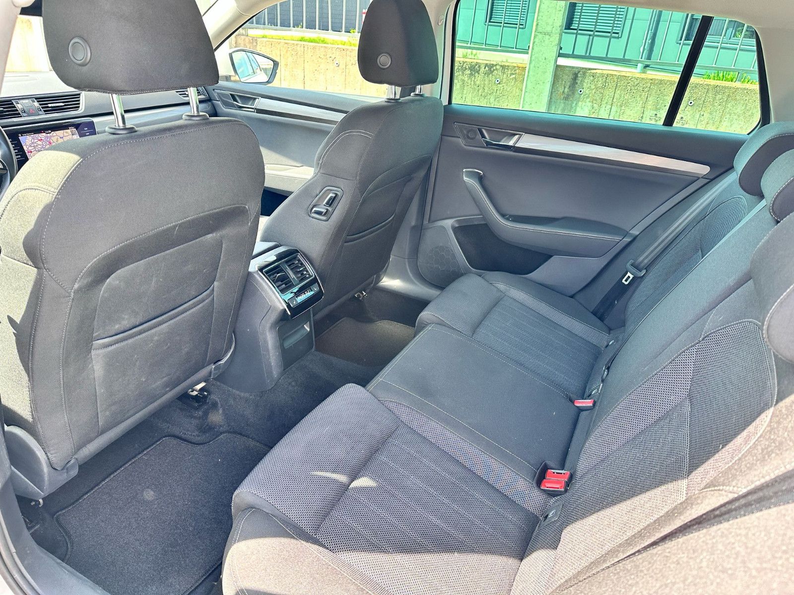 Fahrzeugabbildung SKODA Superb Combi Style / NAVI / GEPFLEGT