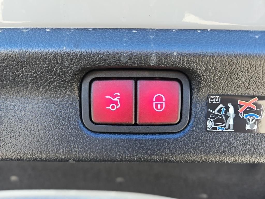 Fahrzeugabbildung Mercedes-Benz EQE 300 AMG Pano Hyperscr. HUD ACC Burmester3D