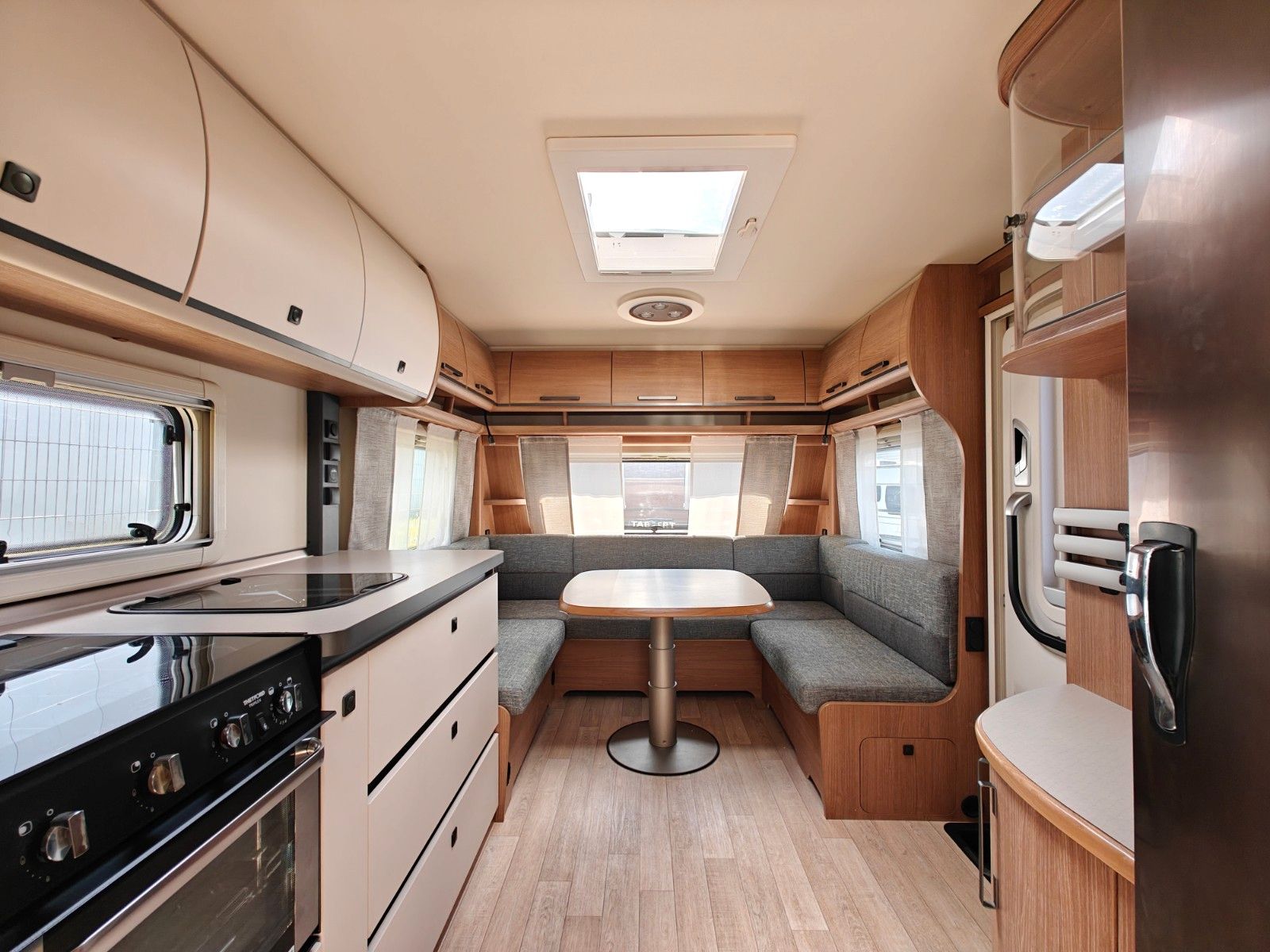 Fahrzeugabbildung Fendt Saphir 560 SF - Mover, Backofen, Citywasser -