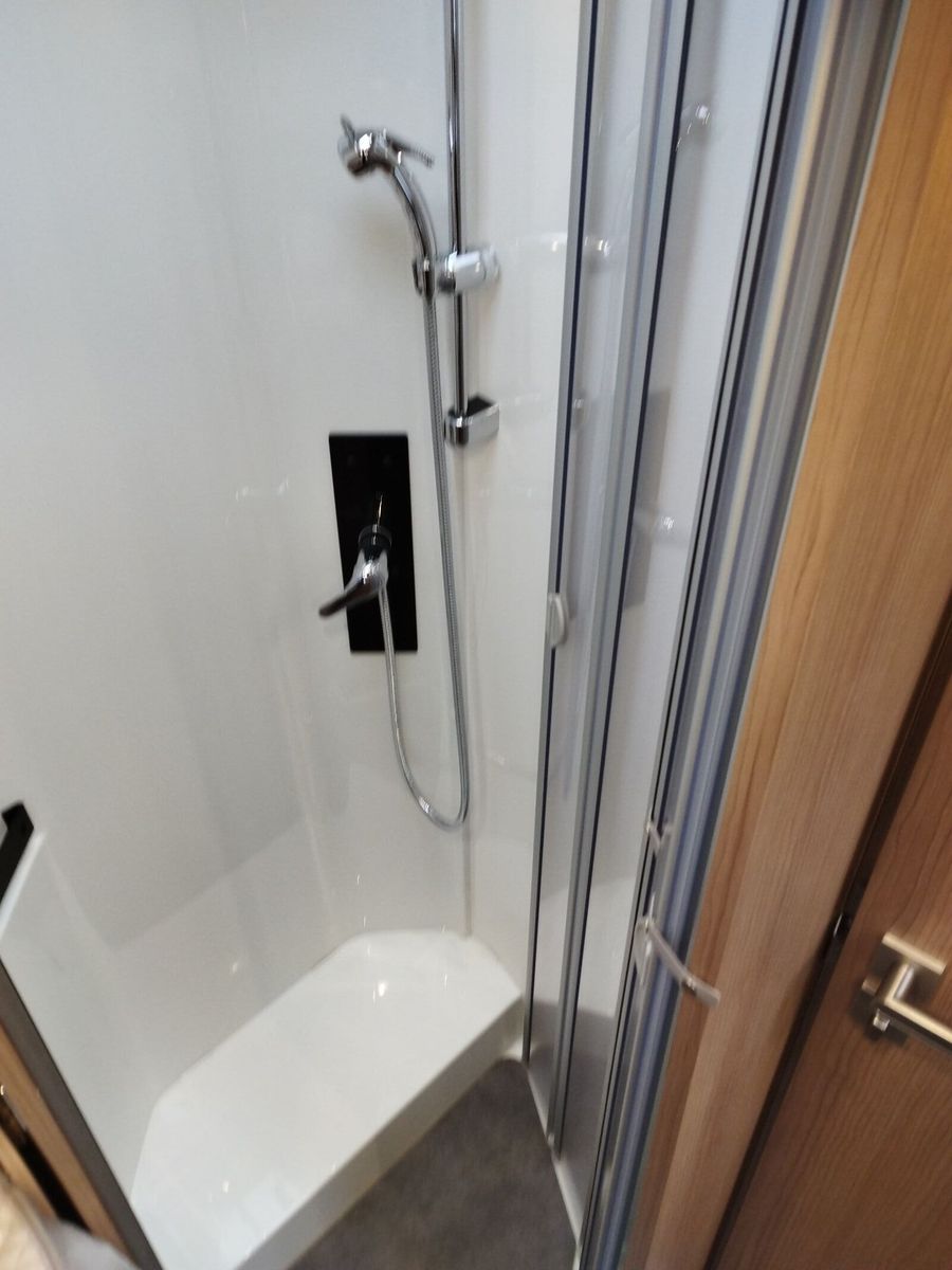 Fahrzeugabbildung Malibu I 490 RB LE comfort Mercedes