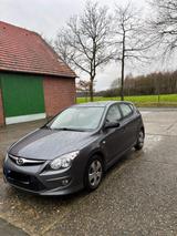 Hyundai i30 CW 1.4 Classic Classic - Hyundai i30 aus 2011 mit Benzin-Antrieb: Kombi