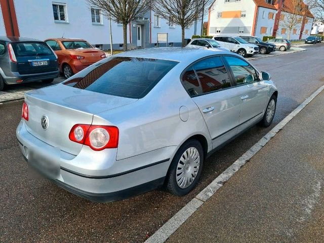 Volkswagen *Volkswagen Passat* 1.6 Lim * TÜV Neu *