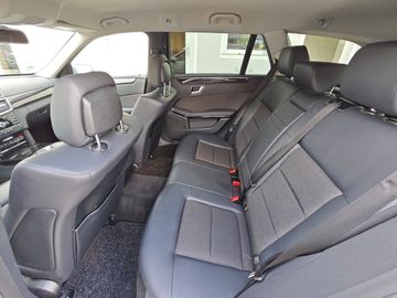 Mercedes E 200 - 12